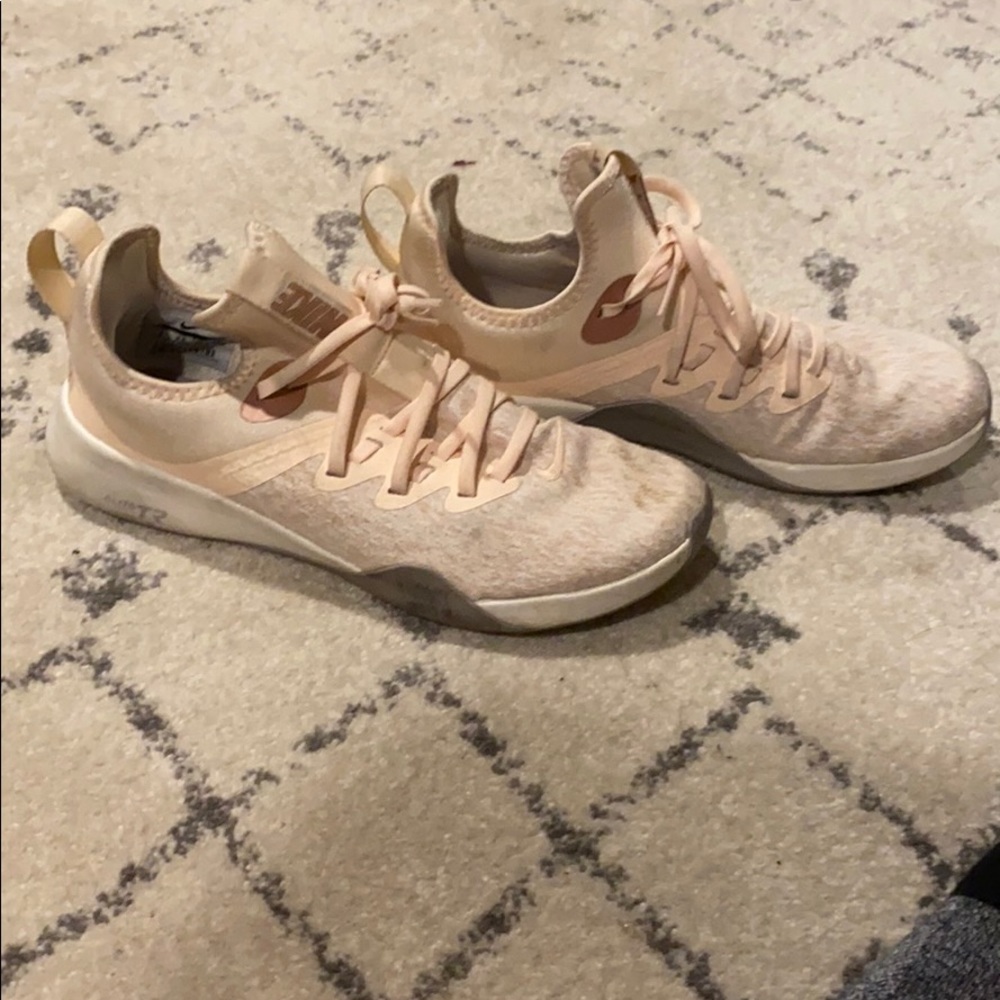 Nike - Picture 2 of 2